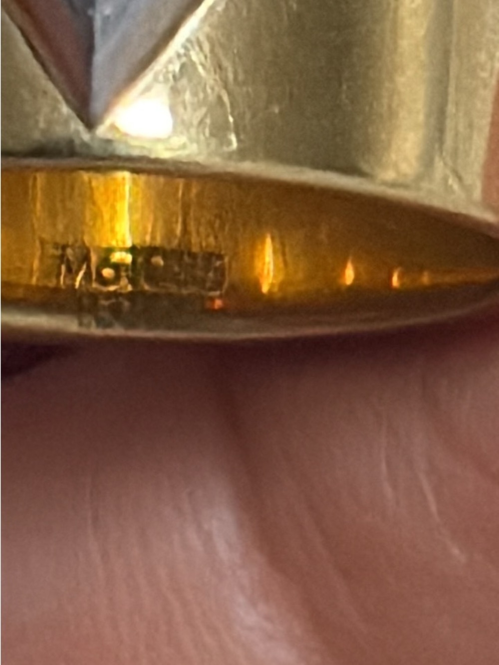 Louis Vuitton⭐️Essential V Ring M two tone W/ LV duster*M61085*EUC-US Size6-6.5 - Picture 6 of 9